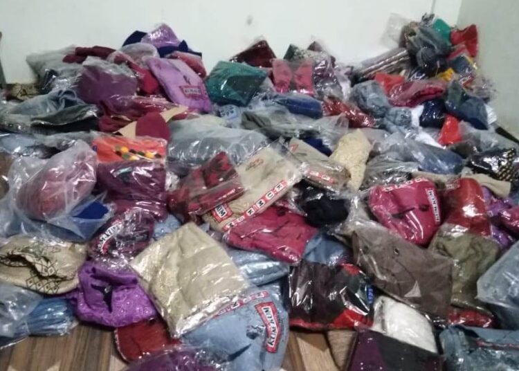 अवैध रूपमा ल्याउँदै गरेको विभिन्न औषधि तथा कपडा बरामद