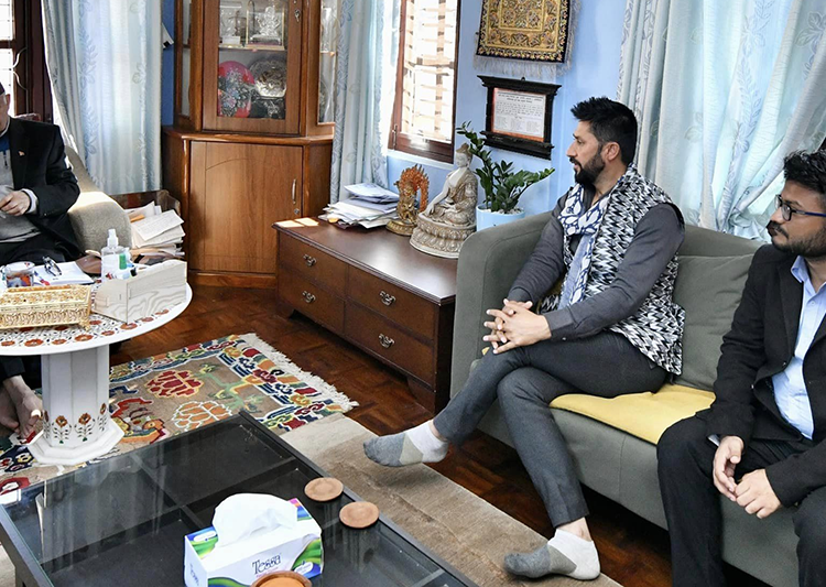 रास्वपाका सभापति रवि लामिछाने र जसपाका सांसद अशोक राई बालकोटमा