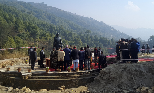 मेलम्चीमा पूर्वप्रधानमन्त्री भट्टराईको पूर्णकदको शालिक