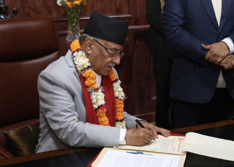 प्रधानमन्त्री प्रचण्डको पहिलो निर्णयः प्रधानमन्त्री कार्यालयको सुदृढीकरण