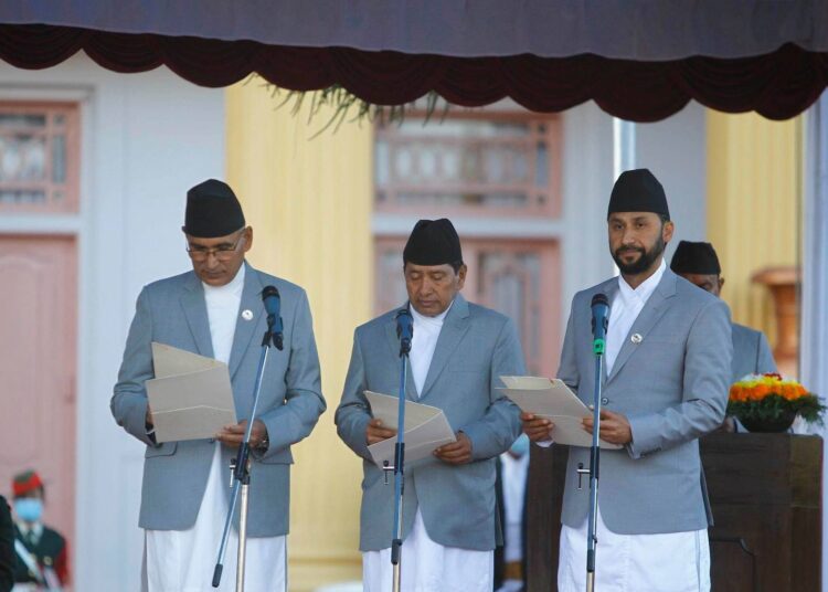 लामिछानेलाई गृह मन्त्रालयः शद्धीकरण गर्छु भन्नेबाटै राजनीतिमा थप विकृति