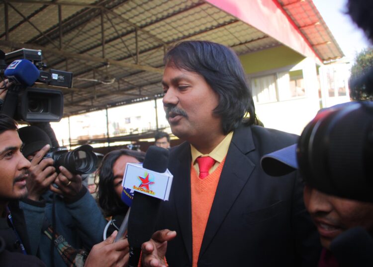 सीके राउत ओलीको निवास बालकोटमा