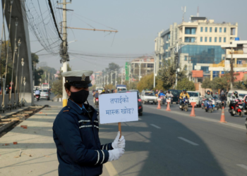 ट्राफिक प्रहरीले ‘तपाईंको मास्क खोइ ?’