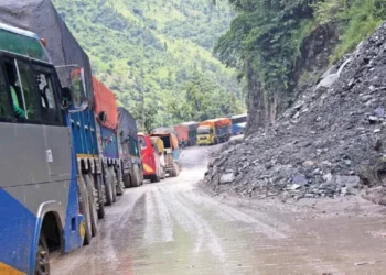 नारायणगढ–मुग्लिन सडकमा दैनिक चार घण्टा सवारी रोकिने