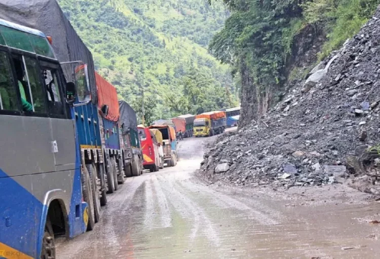 नारायणगढ–मुग्लिन सडकमा दैनिक चार घण्टा सवारी रोकिने