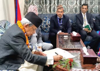 शपथ ग्रहणपछि प्रतिनिधि सभाका ज्येष्ठ सदस्य जबरा सङ्घीय संसद् सचिवालयमा