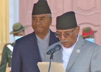 प्रधानमन्त्री प्रचण्डले लिए पद तथा गोपनीयताको शपथ ग्रहण