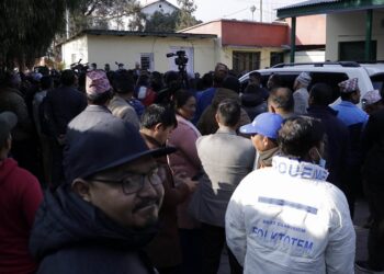 चिसो मौसममा सिंहदबार परिसरमा राजनीतिक सरगर्मी