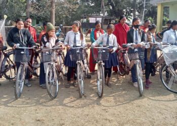 छात्रालाई साइकल