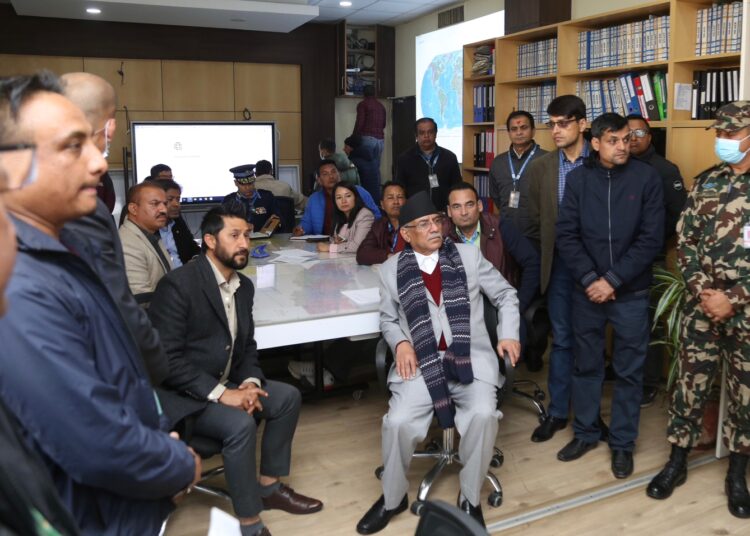 त्रिभुवन विमानस्थलको कन्ट्रोल रूममा प्रम र गृहमन्त्री पुगे