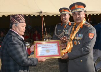 प्रहरी निरीक्षकमा आधारभूत तालिम गराएका थापालाई आईजी सम्मान