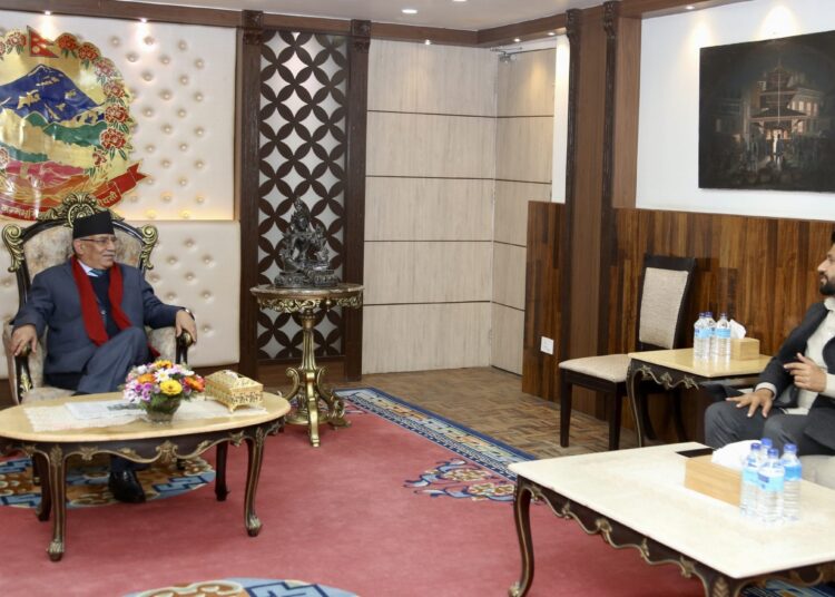 प्रम प्रचण्ड र गृहमन्त्री रवि लामिछानेबीच भेटवार्ता
