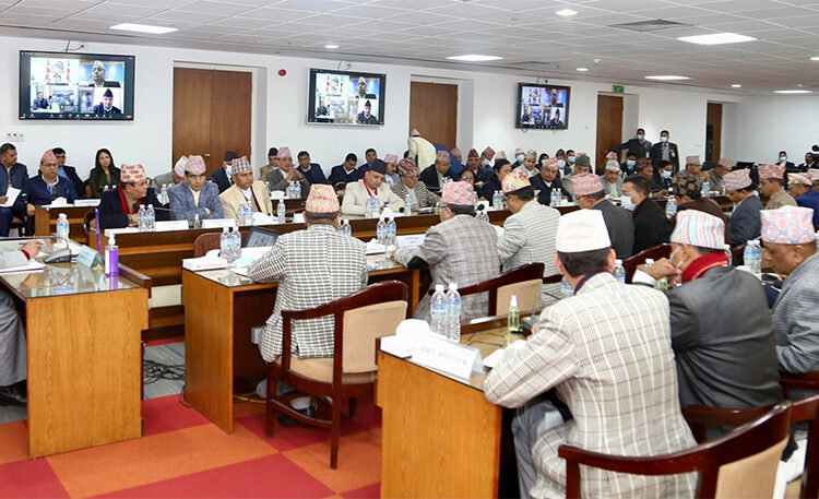 प्रधानमन्त्री प्रचण्ड र सरकारका सचिवहरुबीच छलफल