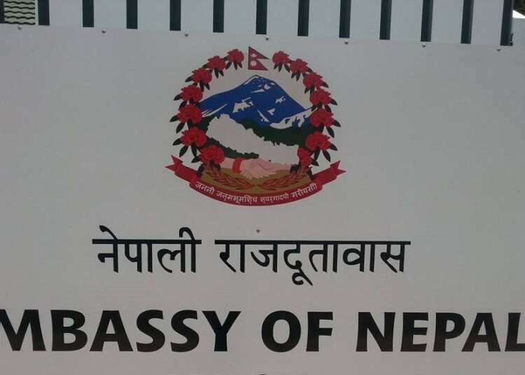 दक्षिण अफ्रिका आउन सरकारको प्रचलित कानुनबमोजिम श्रम स्वीकृति लिएर मात्र अनुरोध