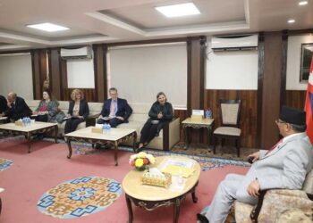 प्रधानमन्त्री प्रचण्ड र अमेरिकाकी उपमन्त्री भिक्टोरिया नुल्यान्डबीच शिष्टाचार भेट