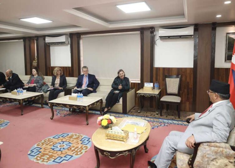 प्रधानमन्त्री प्रचण्ड र अमेरिकाकी उपमन्त्री भिक्टोरिया नुल्यान्डबीच शिष्टाचार भेट