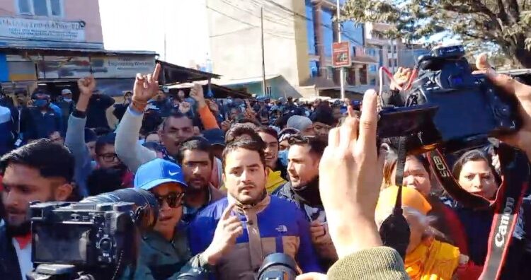 सांसद् पद खारेज भएका रबि लामिछानेका समर्थकहरु सडकमा