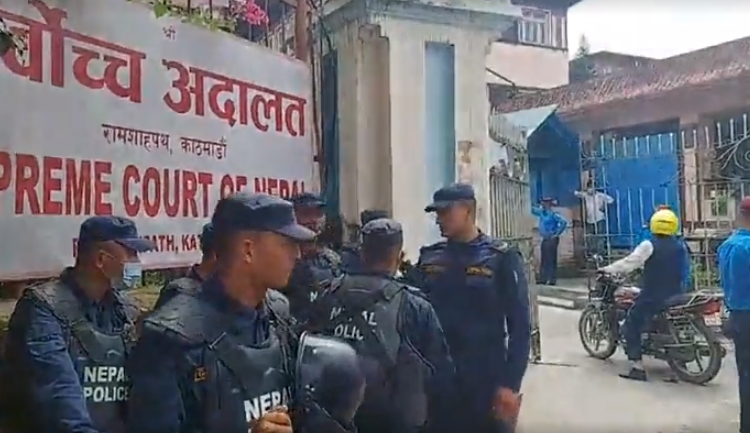 गृहमन्त्री लामिछानेको नागरिकता विवाद मुद्दाको फैसला आउनसक्ने भन्दै  सर्वोच्चमा सुरक्षा बढाइयाे