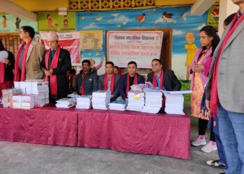 ग्लोबल आइएमई बैंकद्वारा विद्यार्थीहरुलाई शैक्षिक सामग्री सहयोग