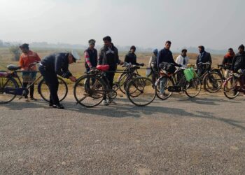 दुर्घटना रोक्न साइकलमा टल्किने स्टिकर
