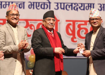प्रम प्रचण्ड र स्वास्थ्यमन्त्री पदम गिरिले अङ्गदान गर्ने घोषणा