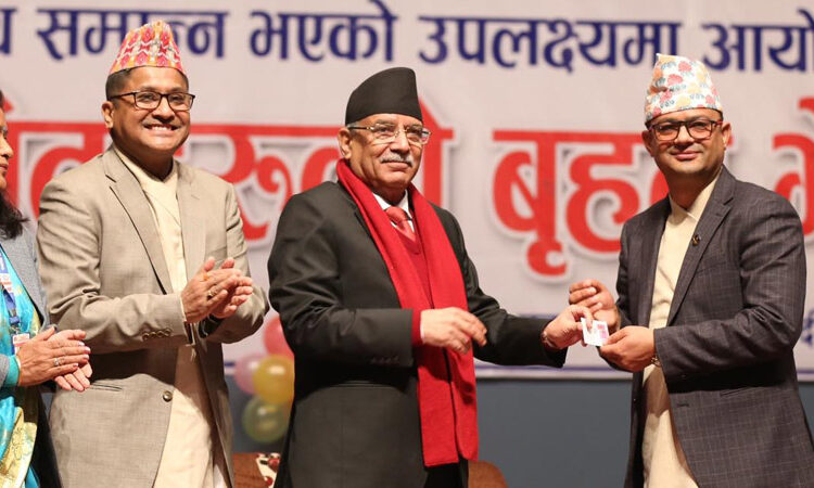 प्रम प्रचण्ड र स्वास्थ्यमन्त्री पदम गिरिले अङ्गदान गर्ने घोषणा