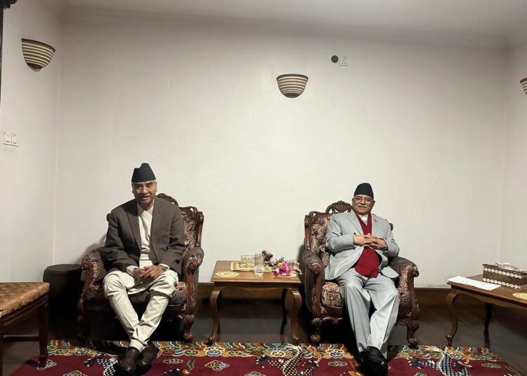 प्रधानमन्त्री प्रचण्डलाई भेट्न बालुवाटार पुगे देउवा