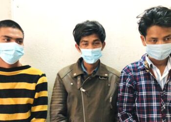 ब्राउनसुगरसहित तीन जना पक्राउ