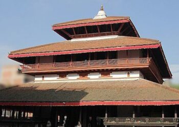काष्ठमण्डपको दलिन हल्लियो, डराए स्थानीय