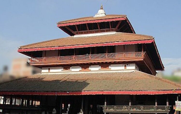 काष्ठमण्डपको दलिन हल्लियो, डराए स्थानीय