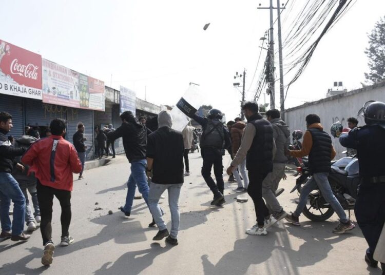 नेपाल विद्यार्थी संघका दुई समूहबीच मीनभवन क्याम्पसमा ढुङ्गा हानाहान