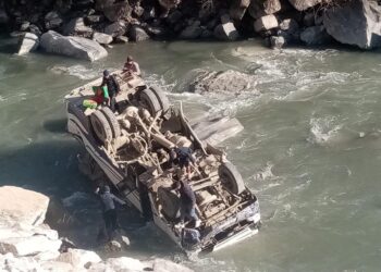 कालीगण्डकीमा बस खस्दा २ भारतीयसहित १७ जना घाइते