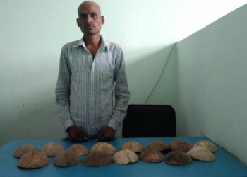 खप्परसहित एक जना पक्राउ