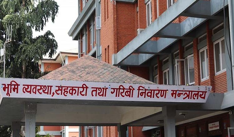 ‘सेवाग्राहीका अनुहारमा सन्तुष्टि देखिने काम गरौँ’