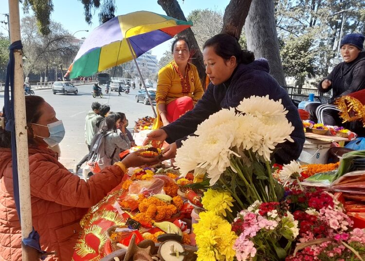 पूजासामग्री बिक्रीबाट मासिक ७० हजारसम्म आम्दानी