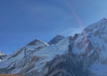 पाँच वटा  हिमाल आरोहणका लागि ५० जना आरोहीले पाए अनुमति
