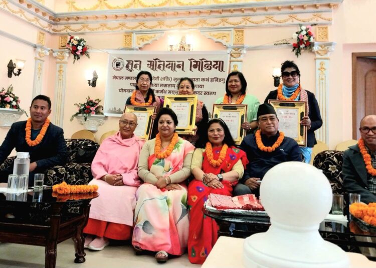 विविध क्षेत्रमा योगदान पुर्याउने महिलाकर्मी सम्मानित