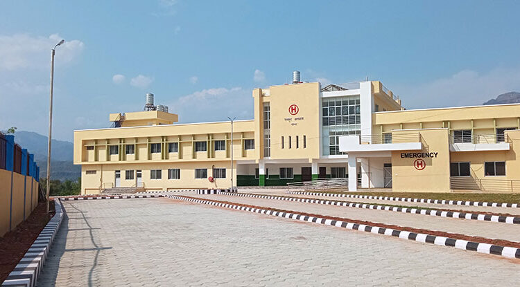 सडक सुविधा जोडिएपछि रामपुर अस्पताल जानेक्रम बाक्लिँदो