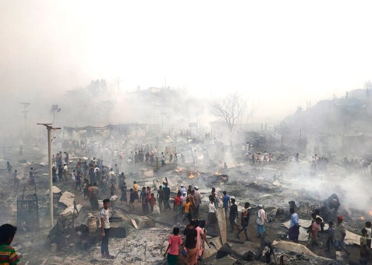 बंगलादेशको रोहिंग्या शिविरमा भीषण आगलागी हुँदा १२ हजार घरबारविहीन