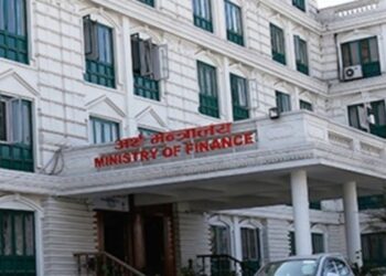 समस्याग्रस्त अर्थतन्त्रको भारी बोक्न को बन्ला अर्थमन्त्री ?