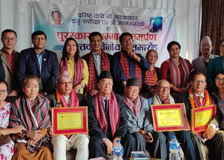 वासु शशी स्मृति परिषद्ले  तीन सर्जकलाई पुरस्कार प्रदान