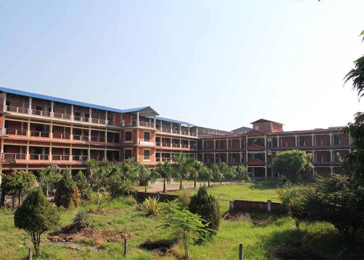 चितवनका ११ कलेजमा लगाएको ताला फोडियो