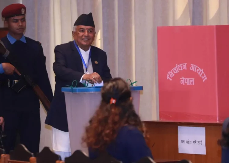 राष्ट्रपति निर्वाचनको मतदानमा पौडेल र नेम्वाङद्वारा मतदान