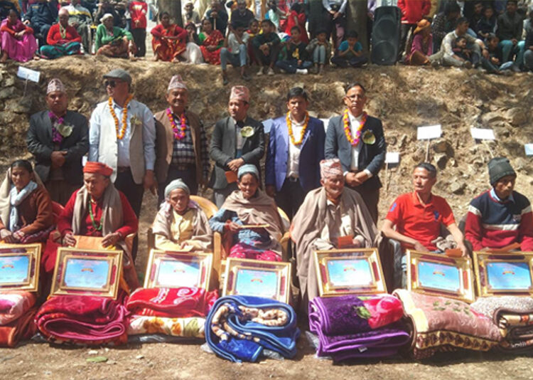 राजनीतिक परिवर्तनमा शहीद परिवारका सदस्यलाई सम्मान