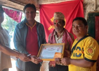 गुल्मीमा नेकपाद्धारा ज्येष्ठ कम्युनिस्ट सदस्य केसी र अधिकारी सम्मानित