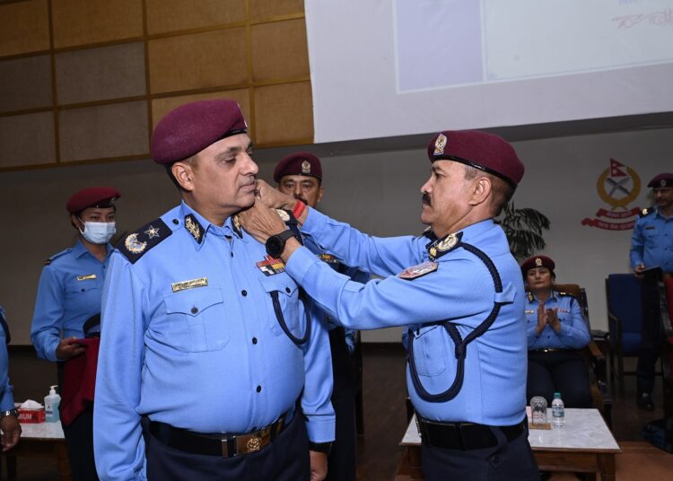 चार जना प्रहरी अतिरिक्त महानिरीक्षकहरू दर्ज्यानी चिन्हद्वारा सुशोभित