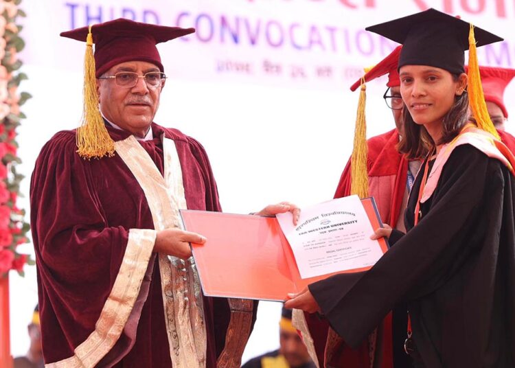 प्रधानमन्त्री सुदूरपश्चिम विश्वविद्यालयको तेस्रो दीक्षान्त समारोहमा सहभागी