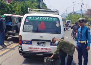 मापदण्ड भन्दा बढी धूँवा फाल्ने  १५ ओटा सवारी साधनका चालक ट्राफिक प्रहरीको कारबाहीमा