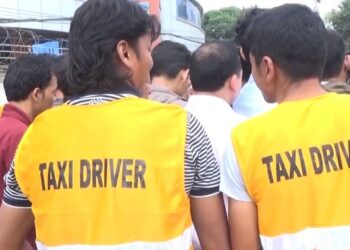 पार्किङ भाडा महँगो भएको भन्दै ट्याक्सी चालकले त्रिभुवन  विमानस्थलमा सेवा बन्द