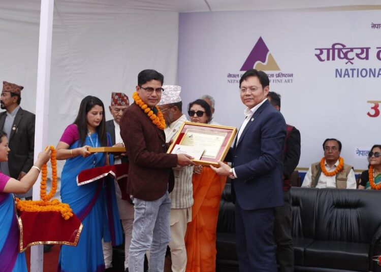 कलाकारसहित सञ्चारकर्मी पुरस्कृत